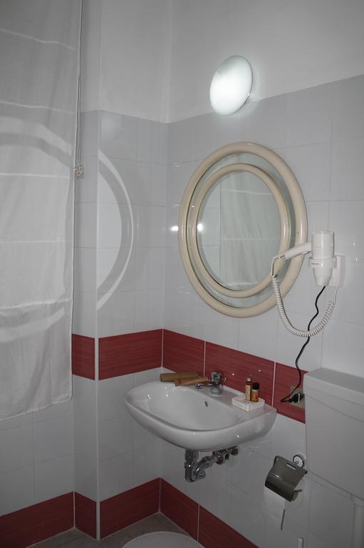 Hotel Luisa ميلان الغرفة الصورة