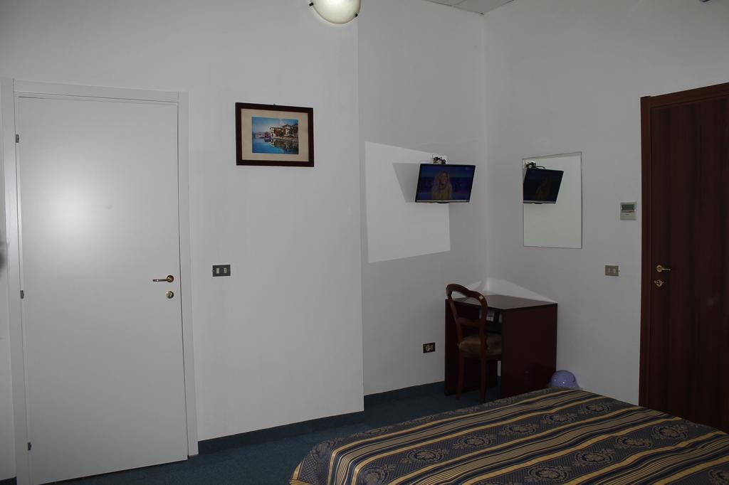 Hotel Luisa ميلان الغرفة الصورة