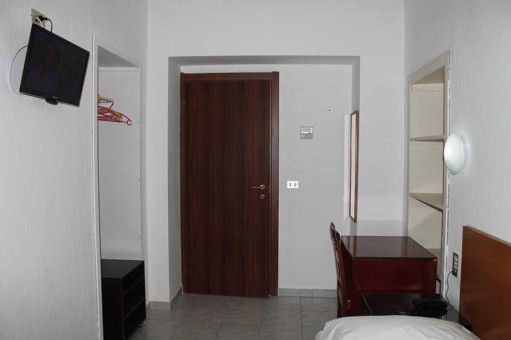 Hotel Luisa ميلان الغرفة الصورة