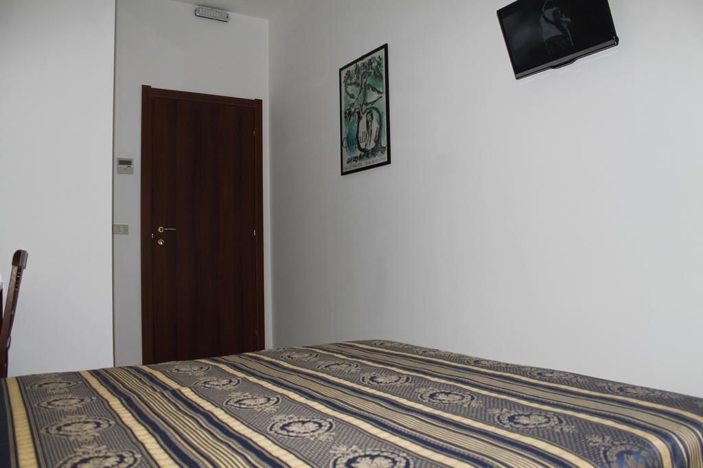 Hotel Luisa ميلان الغرفة الصورة